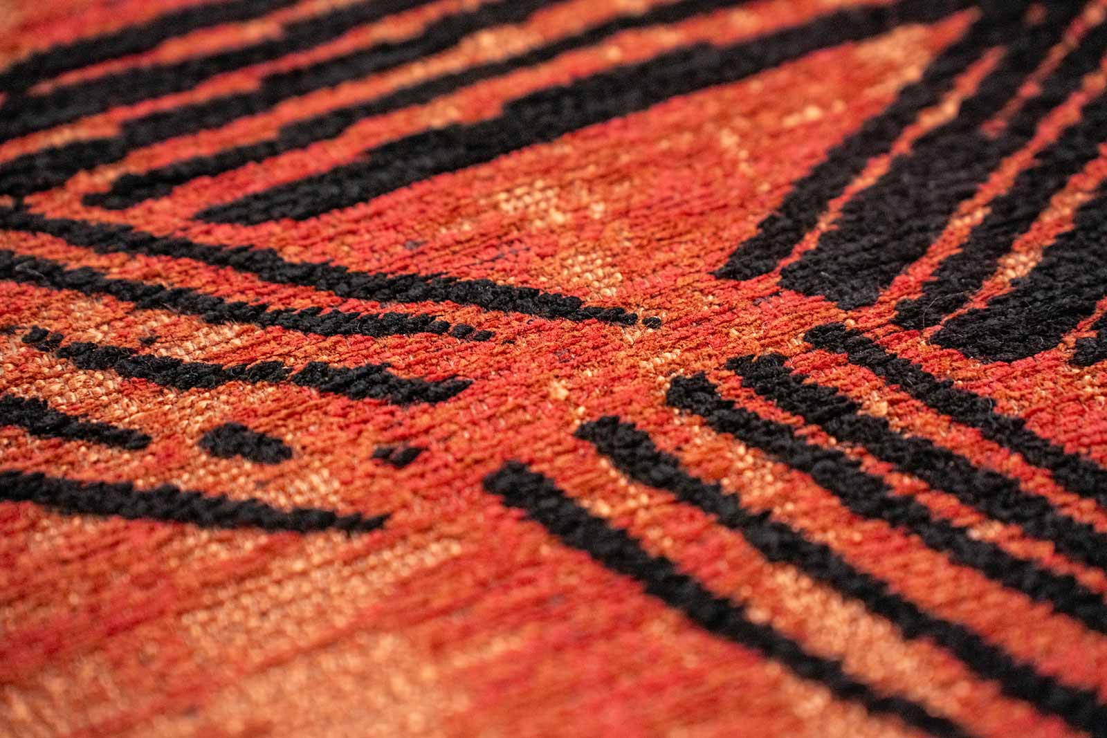 Louis De Poortere rug Meditation 2069 Kanji Ginger Chocolate zoom 1