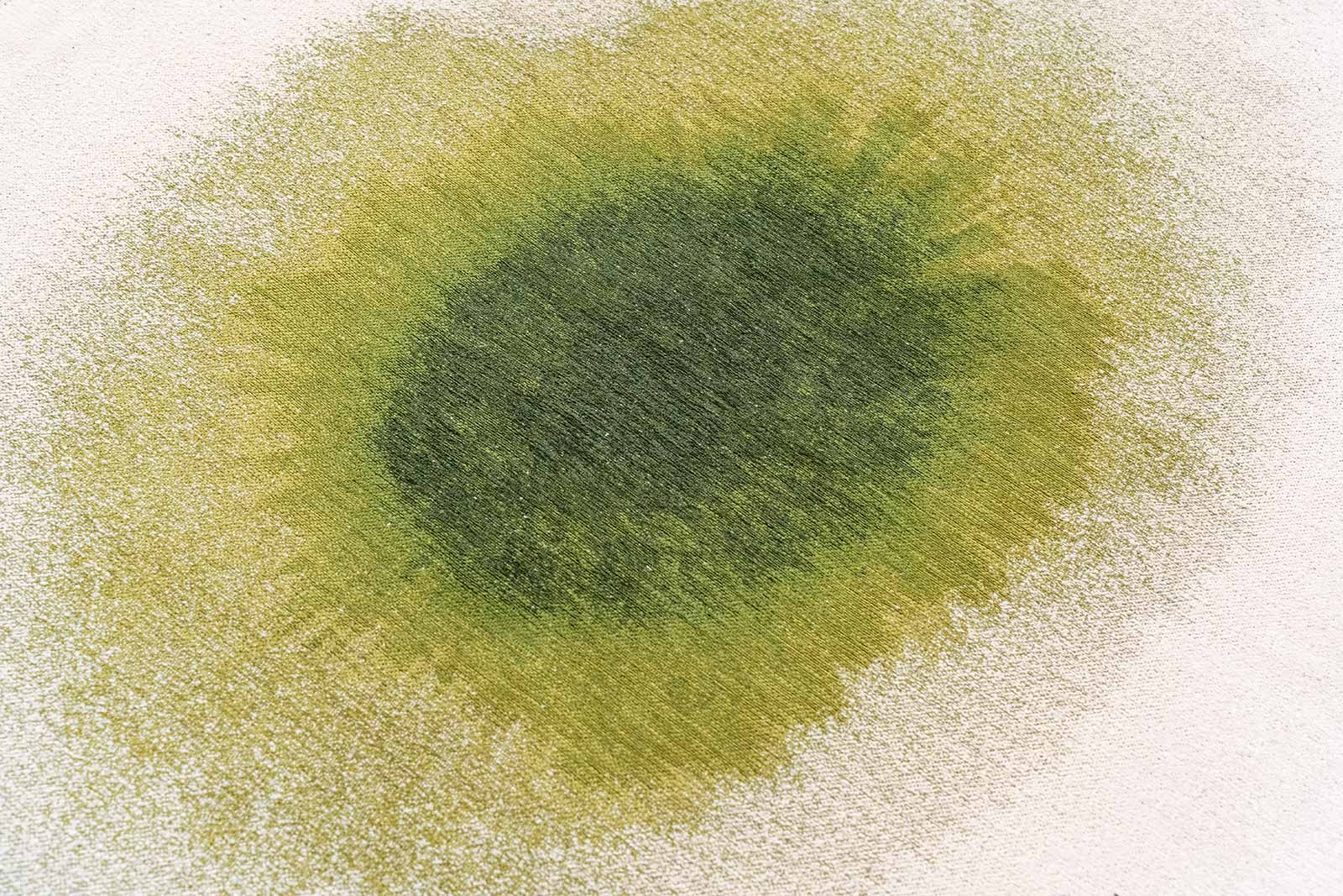 Louis De Poortere rug Meditation 2105 Drop Green Pepper zoom 2